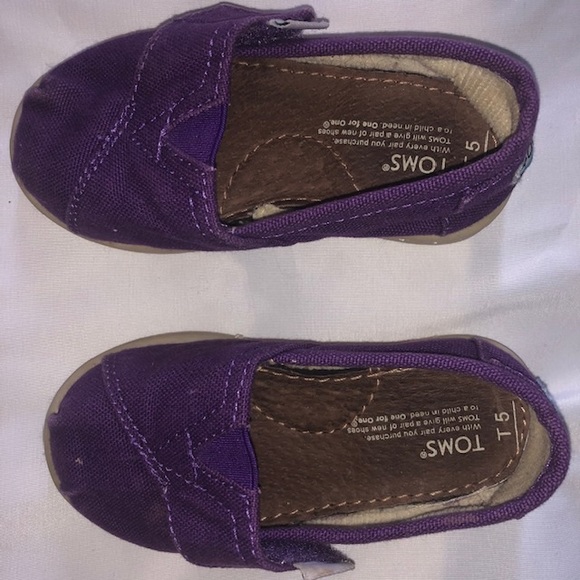 Child’s Toms Footwear - Picture 3 of 4